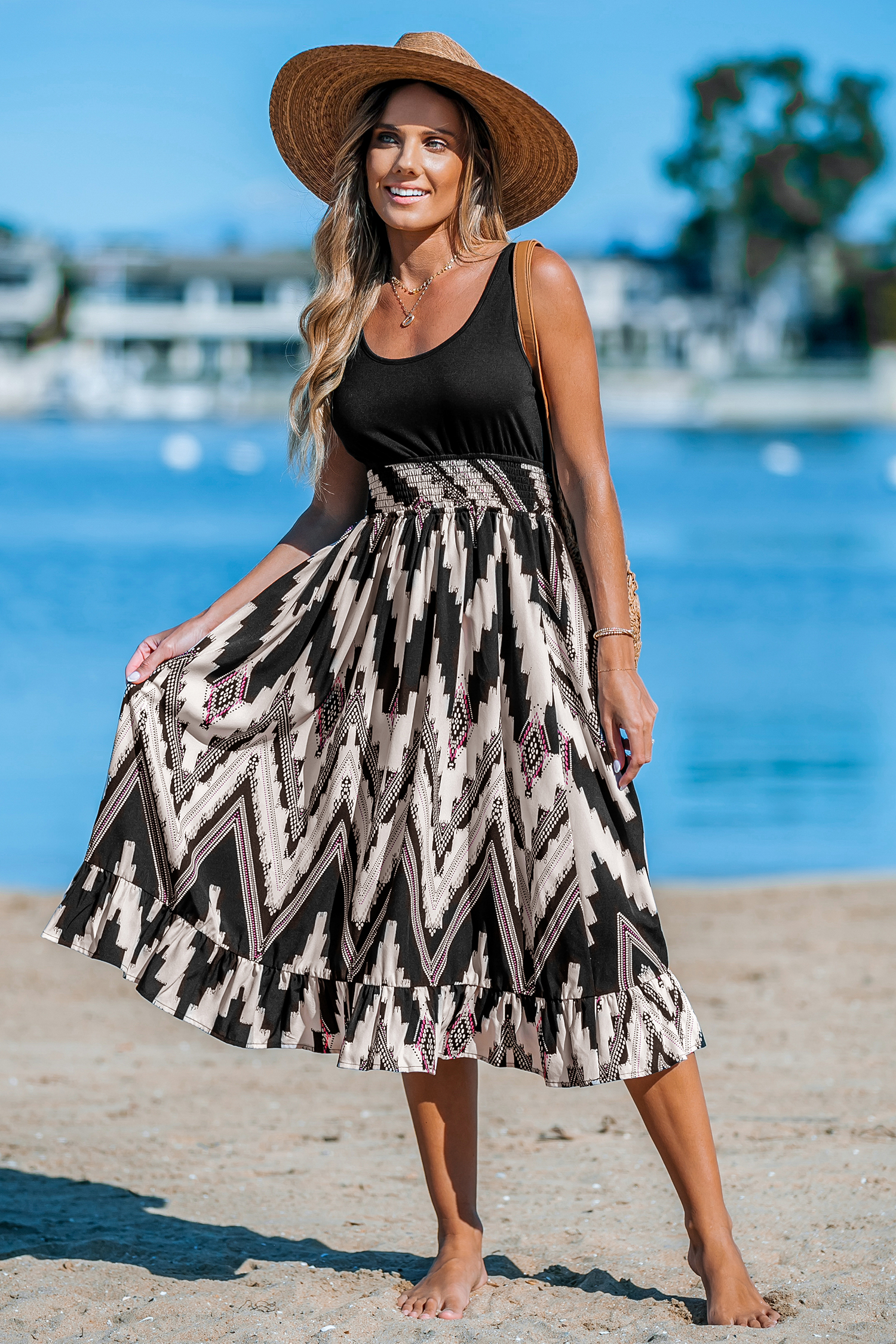 Robe midi avec taille à smocks et ourlet à volants géométrique