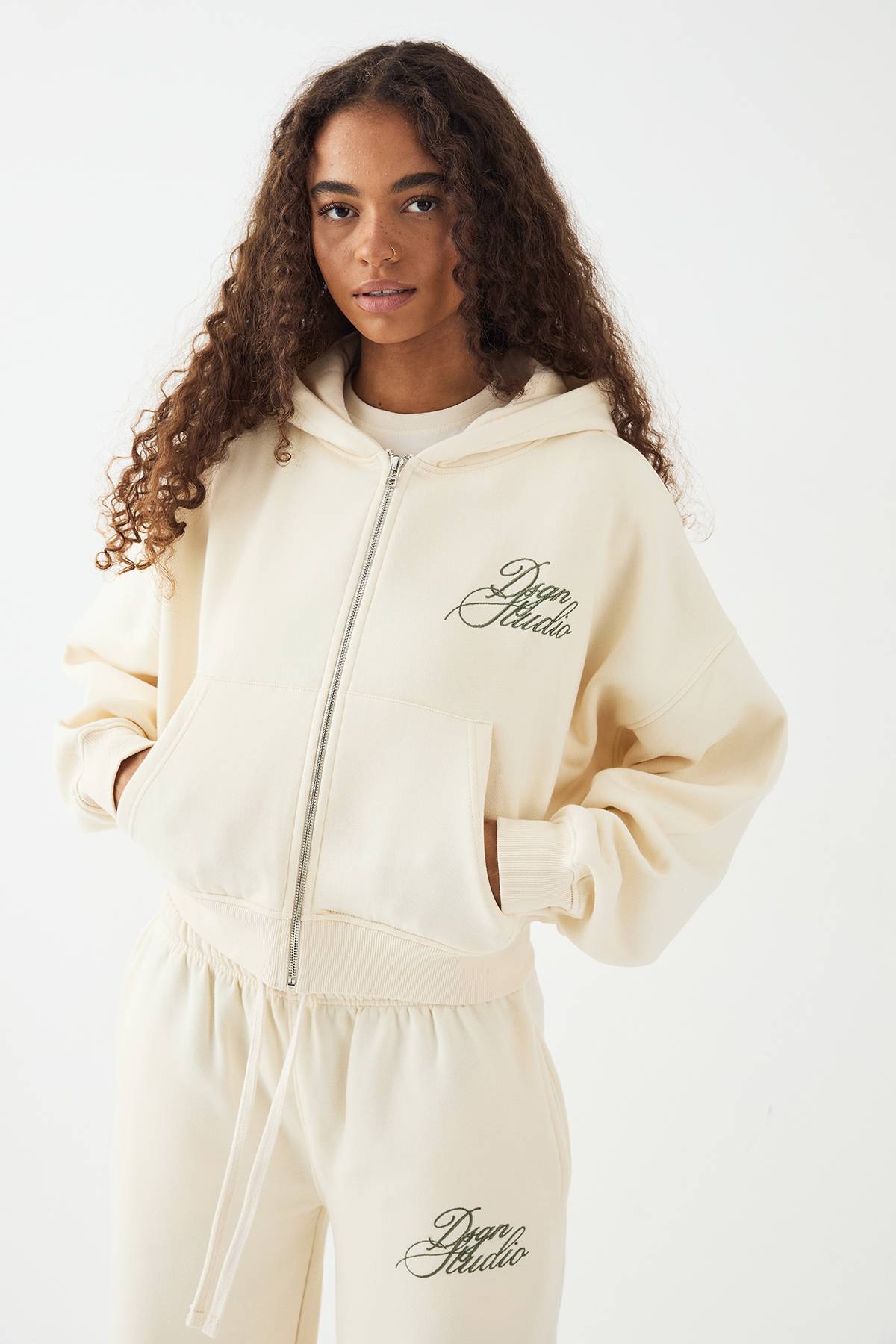 Sweat à Casynthétiqueche Zippé Boxy Script DSGN Studio