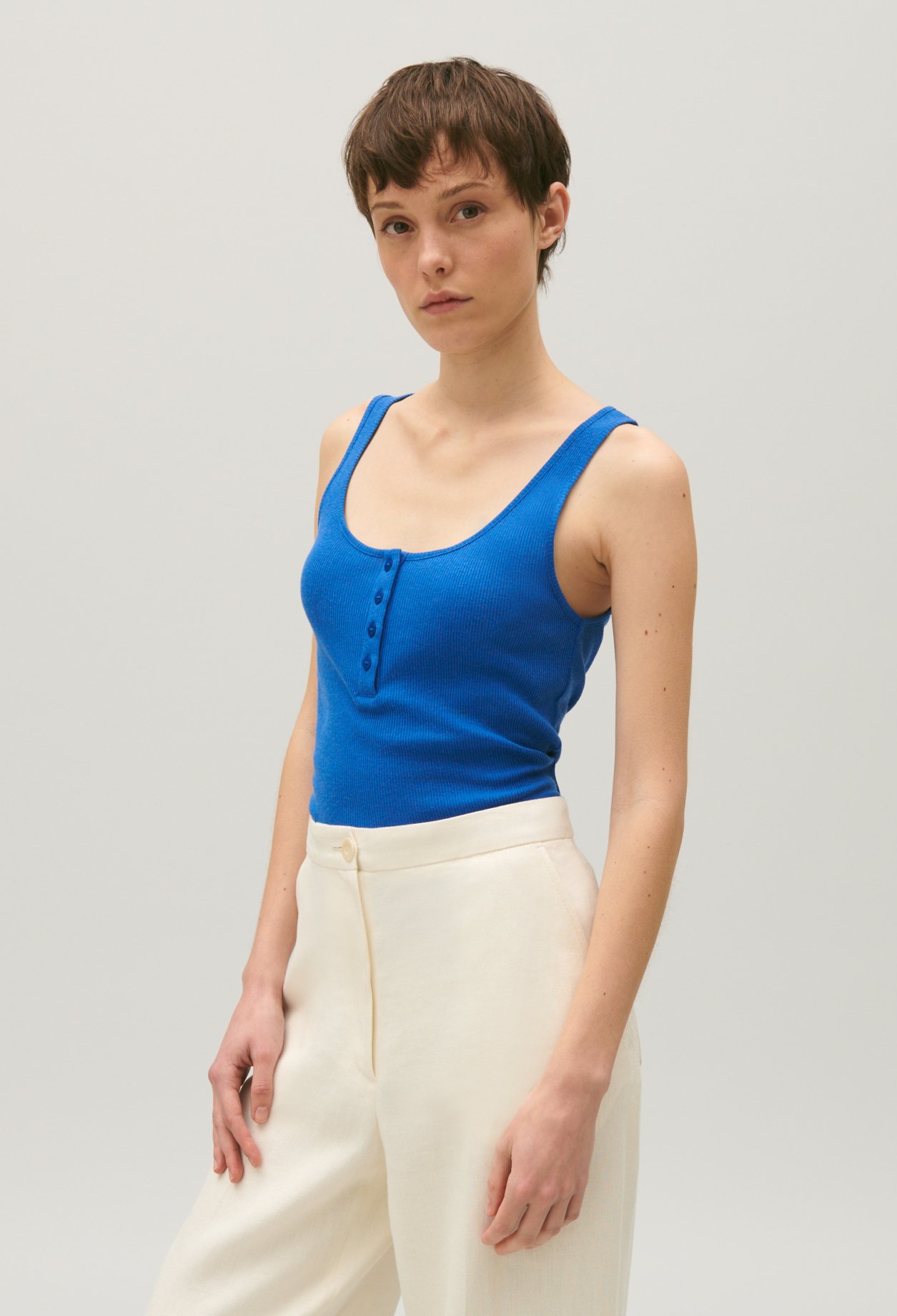 Debardeur boutonne bleu