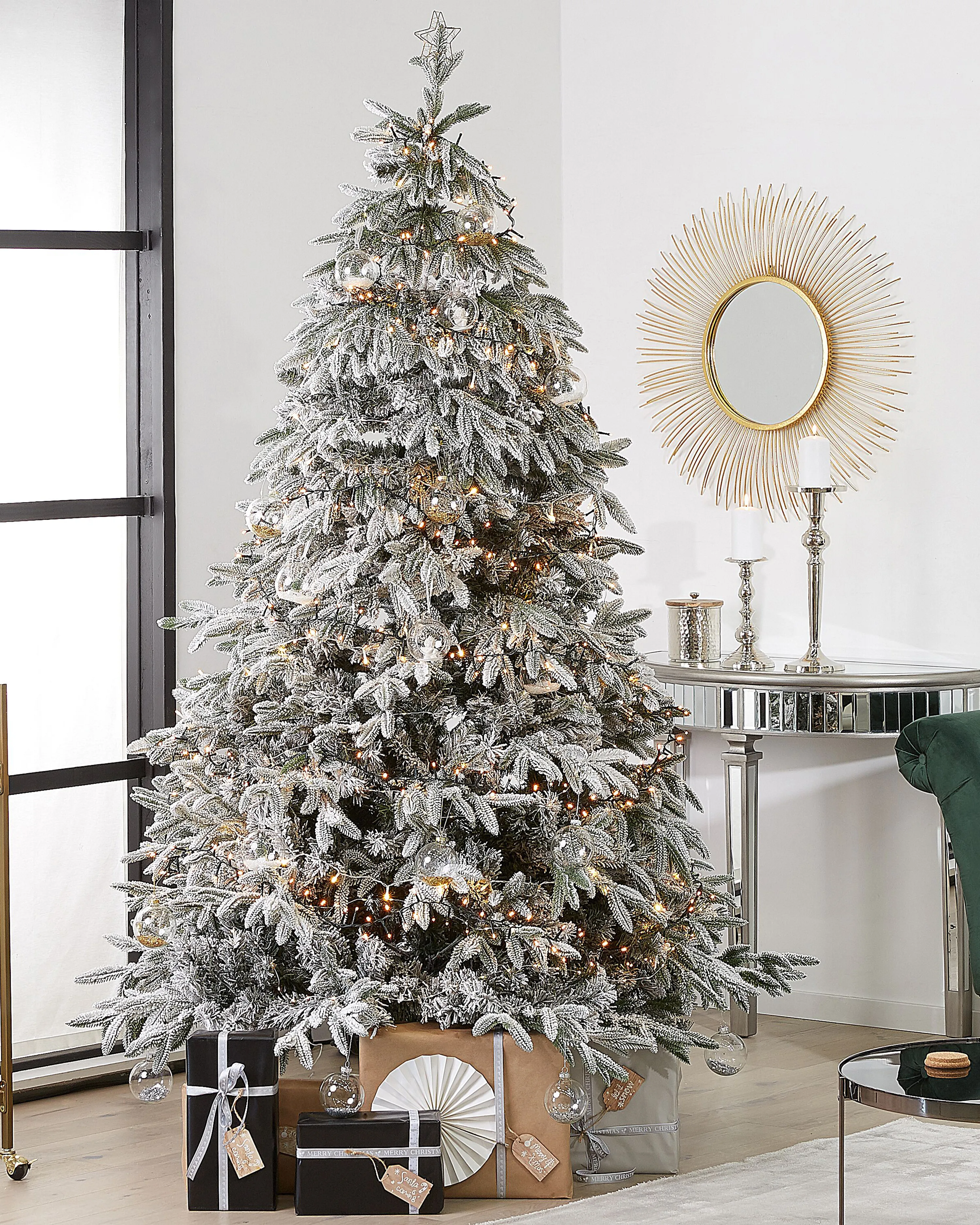 Besneeuwde kunstkerstboom BASSIE 210 cm Wit