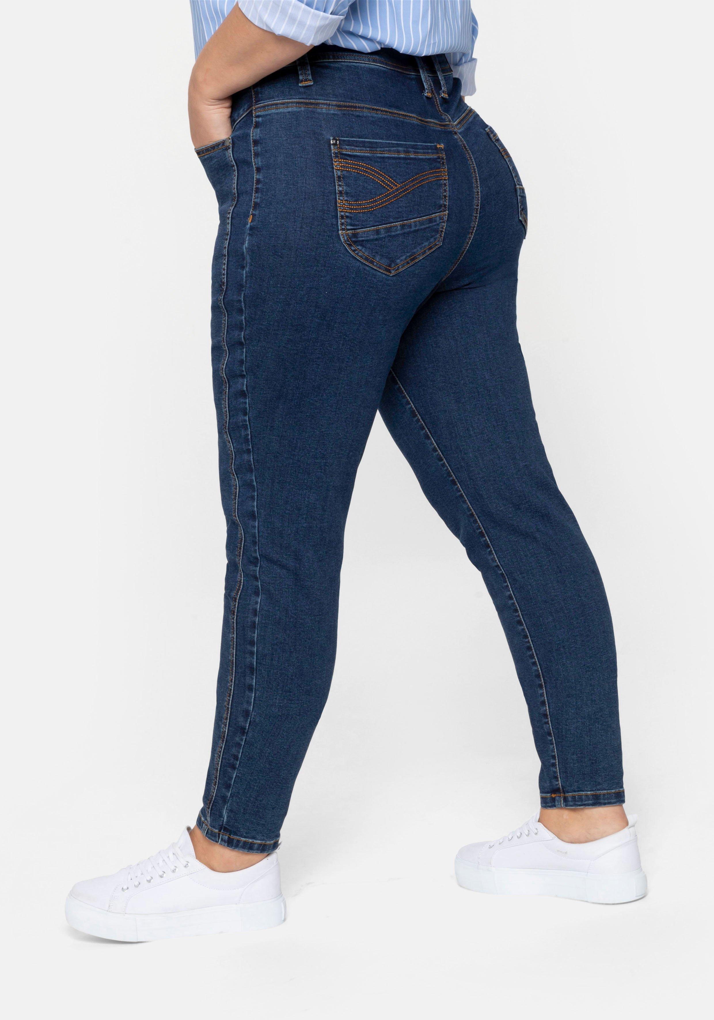 Girlfriend-Jeans mit vorverlegter Seitennaht