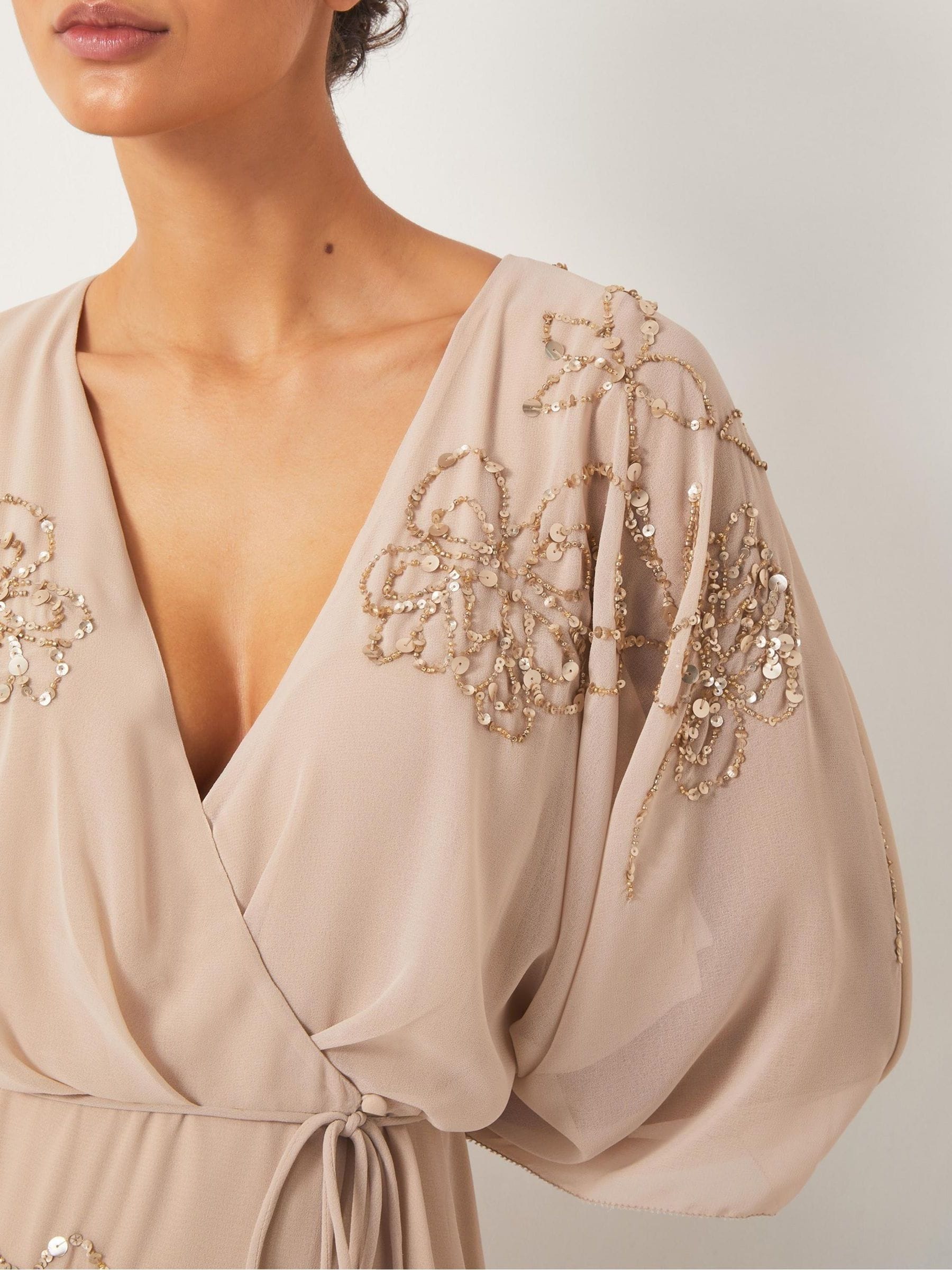 Licht beige - Monsoon Skyla Maxi wikkeljurk met bloemenprint en versieringen