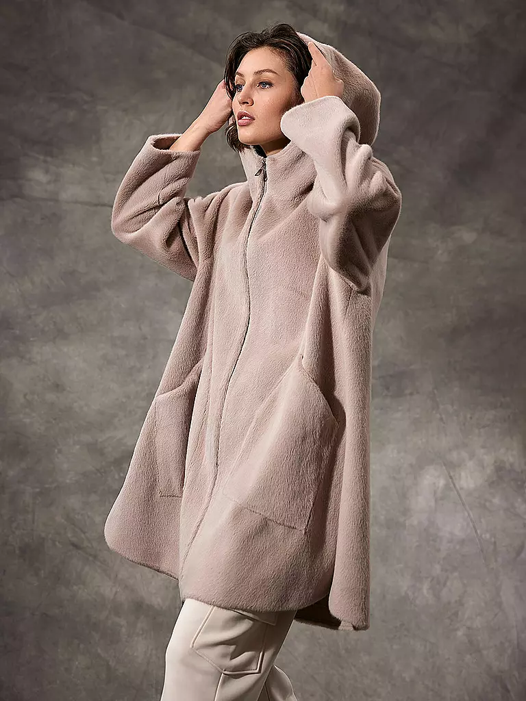 PRIDE TO BE Mantel in Felloptik ELLEN beige