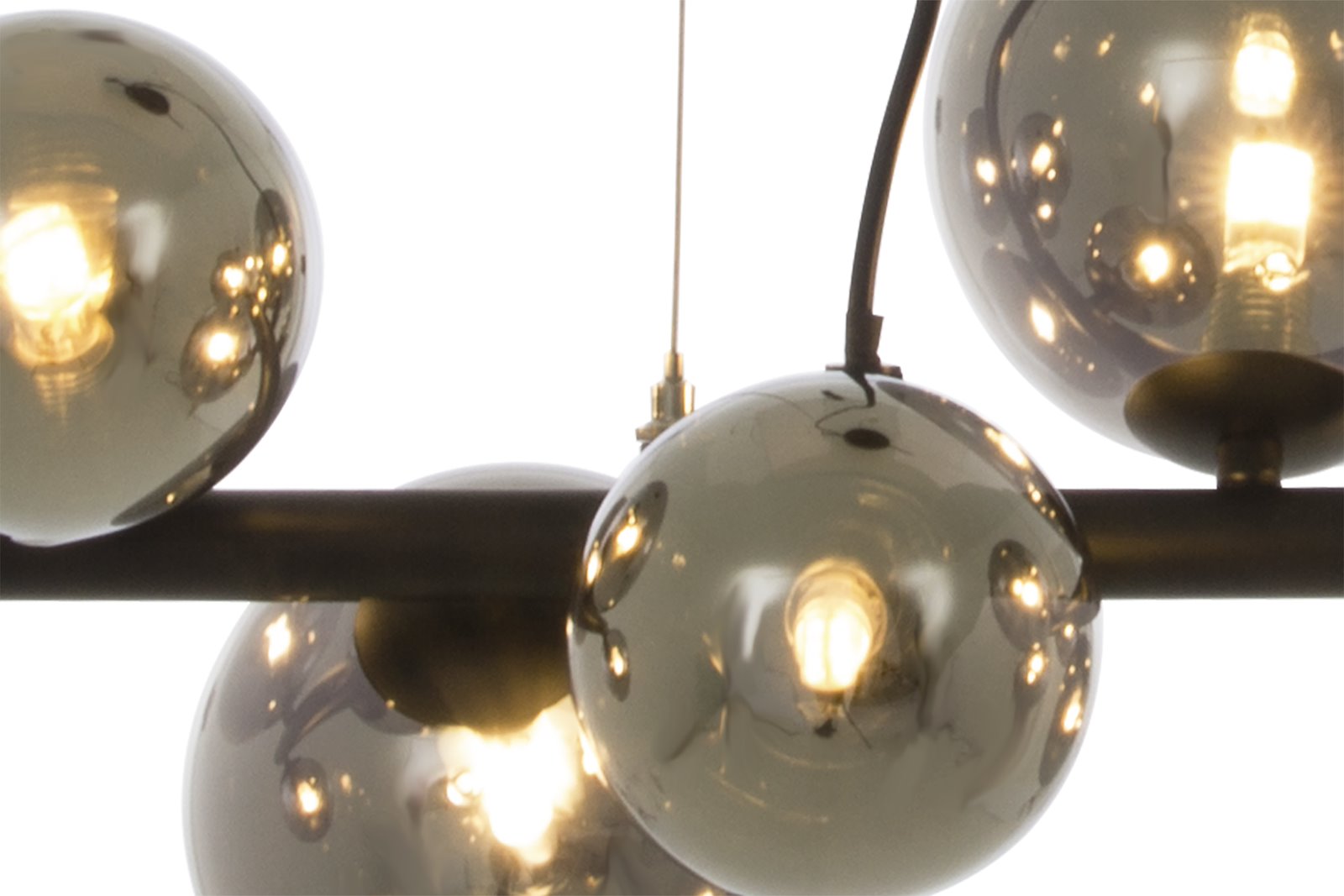 Molekyl taklampe Sort metall med sotet glass.