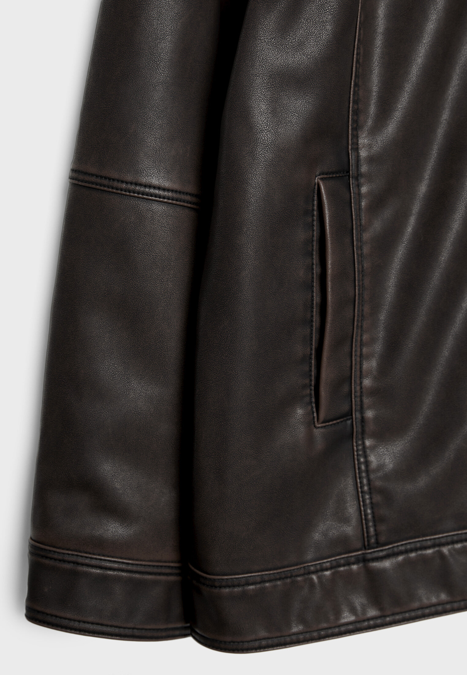 Jaqueta oversized de couro sintético