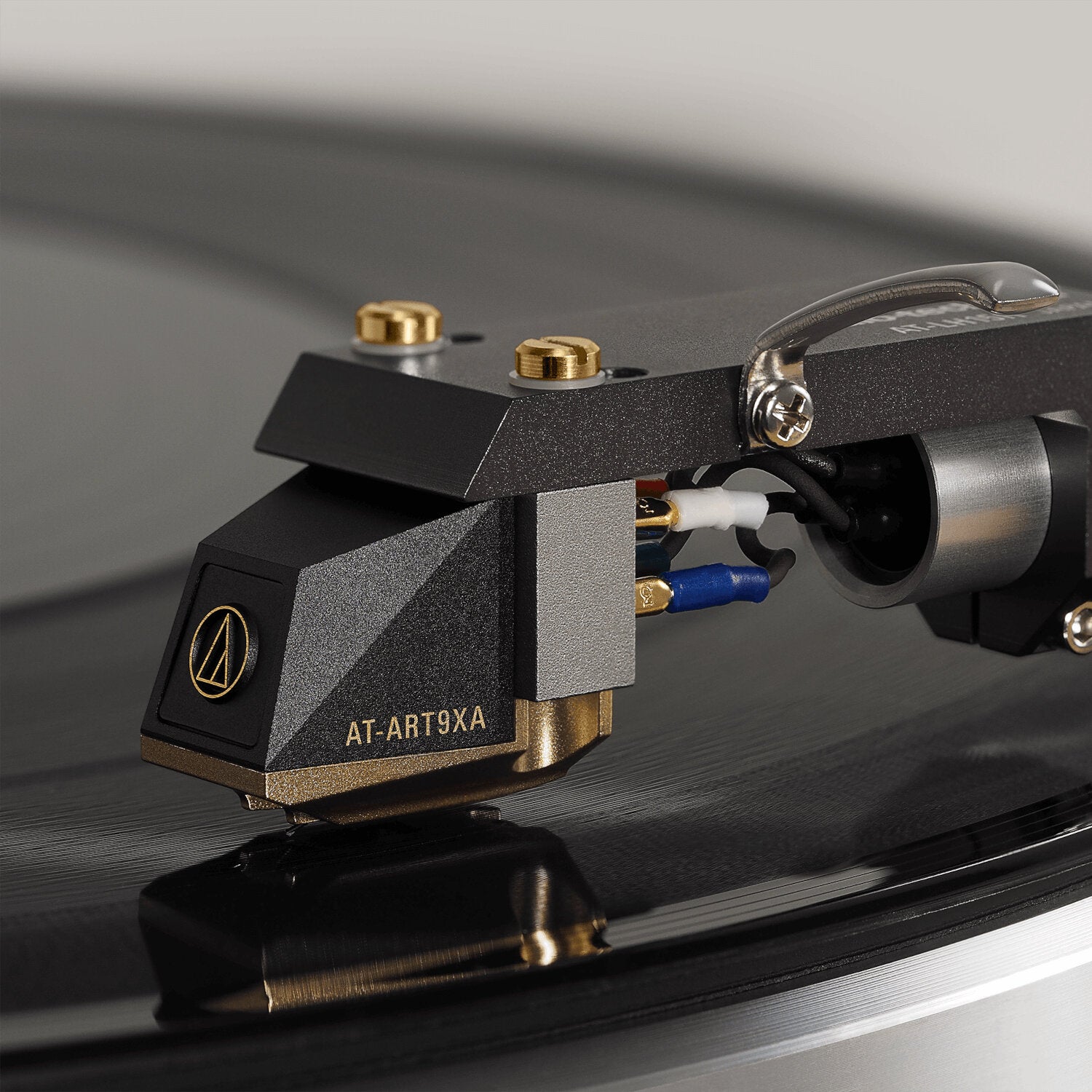 Audio Technica AT-ART9XA dual Moving Coil cartridge, naakte Shibata stylus