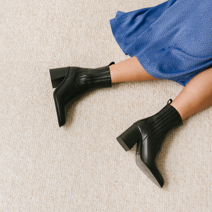 Boots à talons et à fronces  en cuir noir