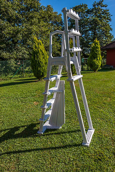 Escalier moulé pour piscines de hauteur 1,20 à 1,32m