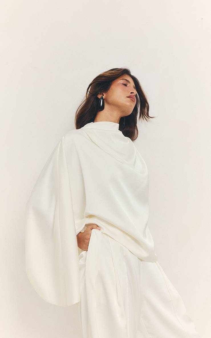Crème Haut Drapé Asymétrique À Une Manche En Satin Ensemble Coordonné