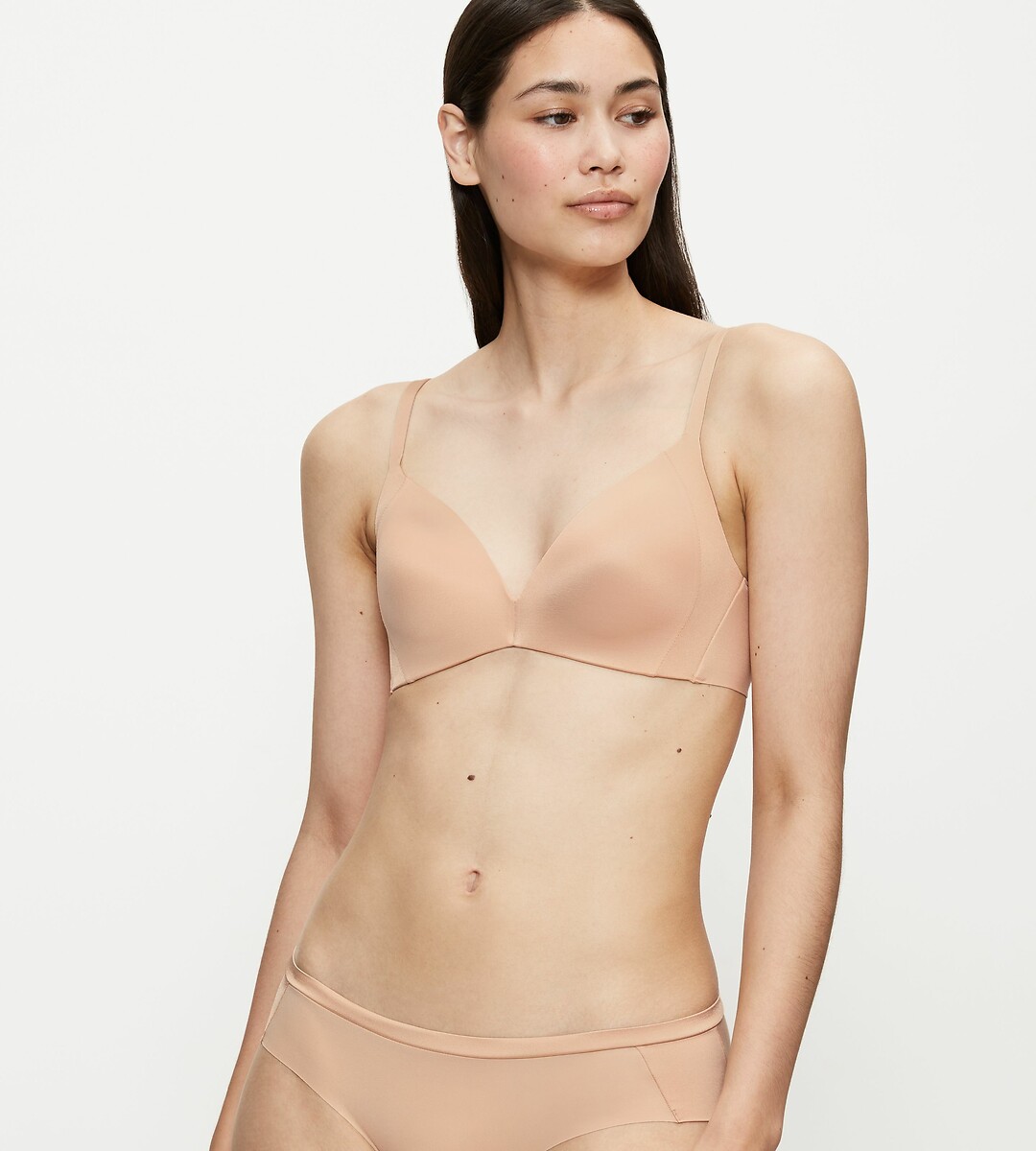 TRIUMPH<br>BH com toque suave Maquiagem corporal toque suave