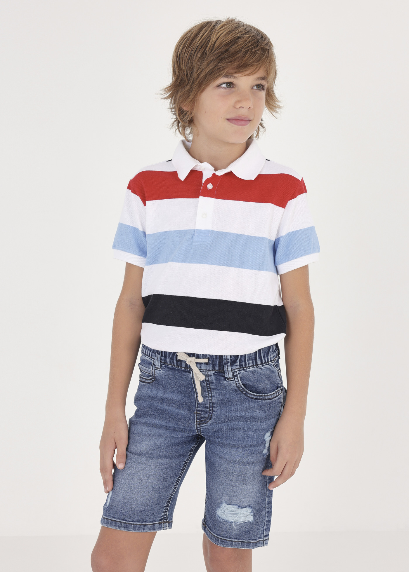 Bermuda jeans feita com algodão sustentável para meninos
