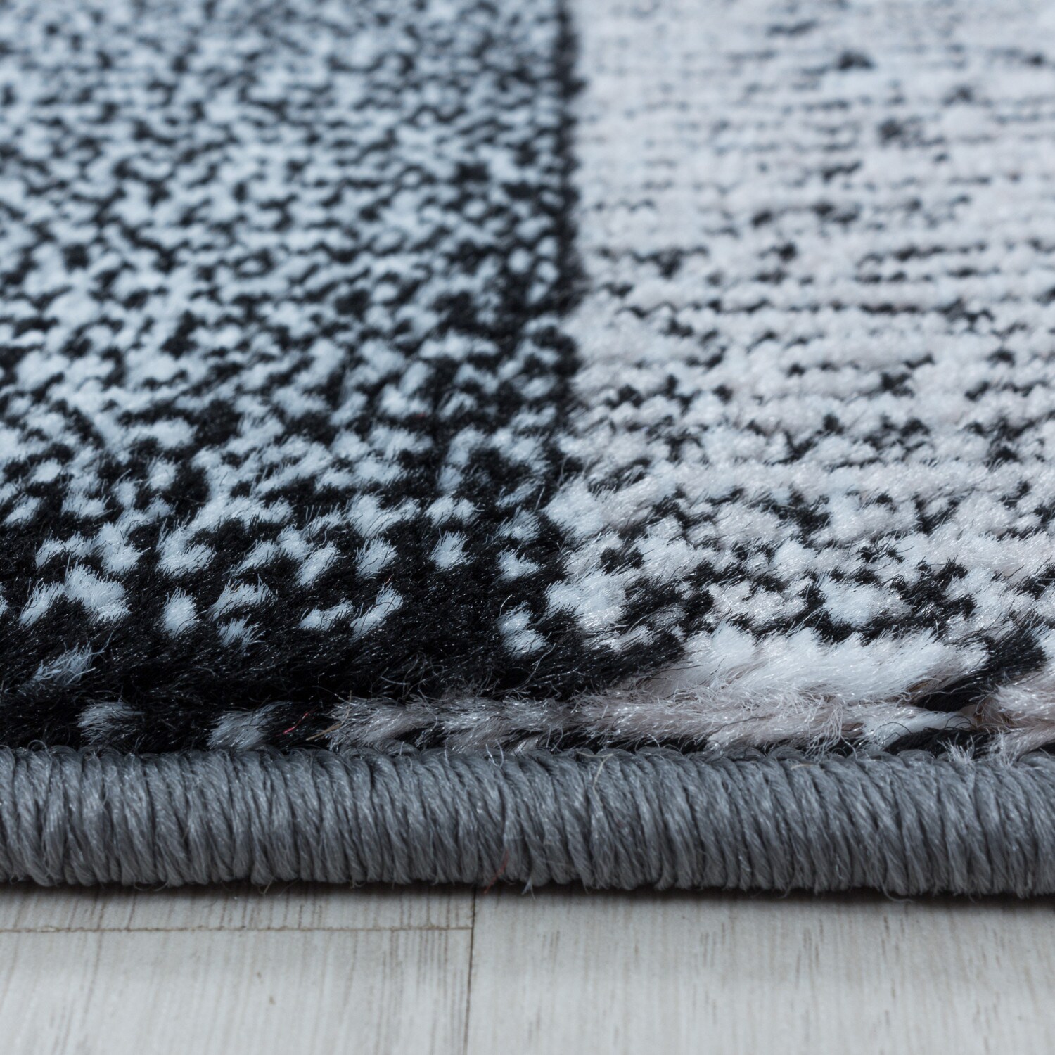 Designer Kurzflor Teppich in Modernem Karo Design - Meliert und Pflegeleicht