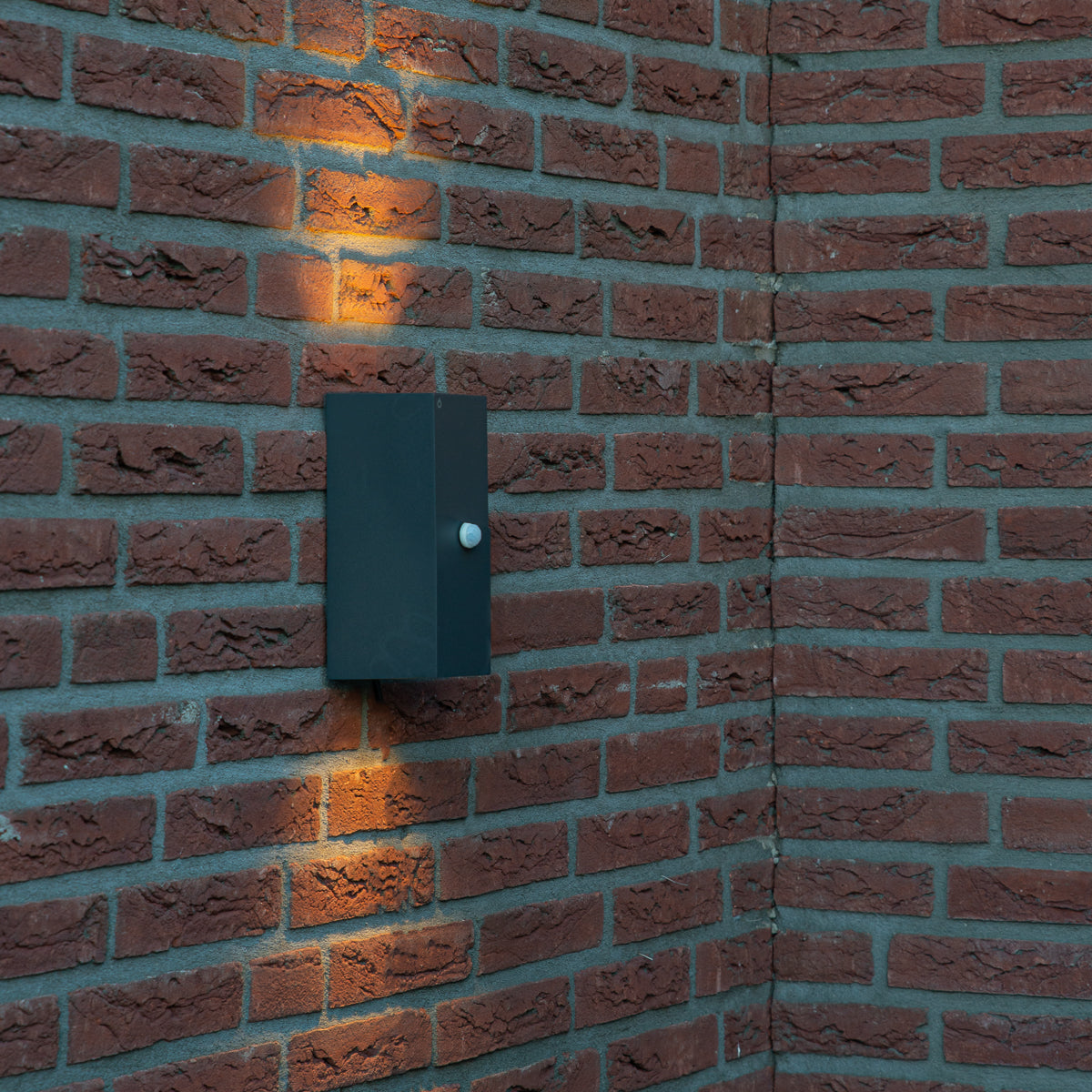 QAZQA Wandlamp donkergrijs 2-lichts IP44 met bewegingssensor - Baleno