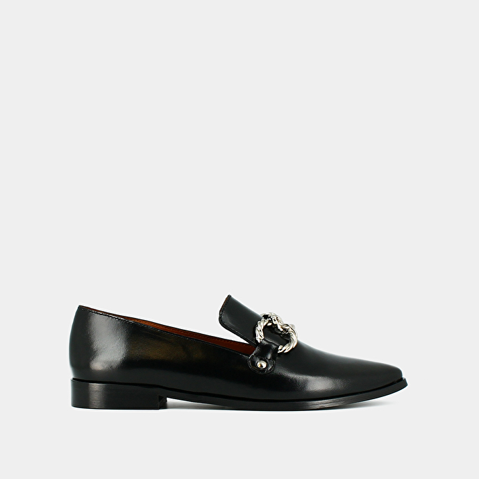 Mocassins à boucles argentées et bouts pointus  en cuir noir