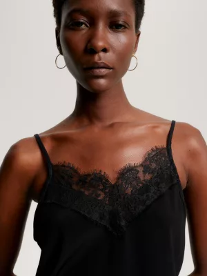 Camisola de renda com alças finas