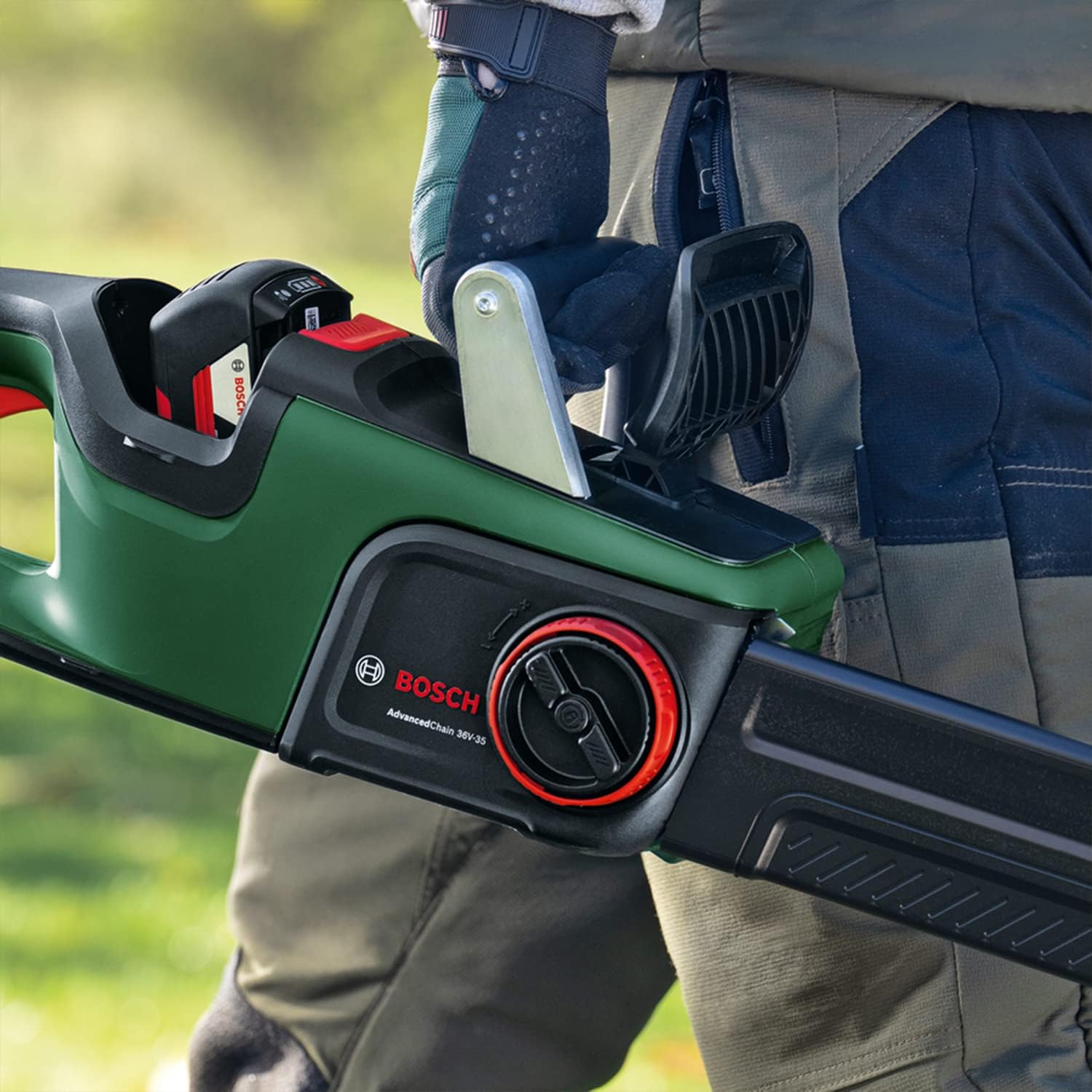Bosch Akku-Kettensäge AdvancedChain 36V-35-40 (zum Schneiden durch härtestes Hartholz; 36 Volt System; Kettengeschwindigkeit: 14 m/s; ohne Akku)