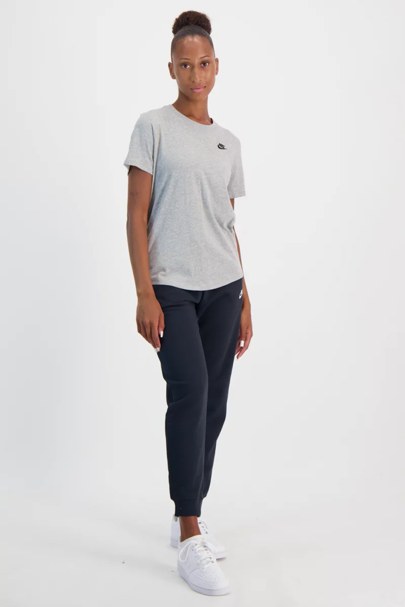 Nike Sportswear Club Essentials Damen T-Shirt