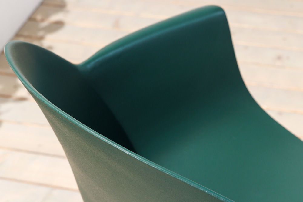 Nachhaltiger Design Stuhl UPCYCLING ME grün 75% Ocean Plastik Indoor Outdoor