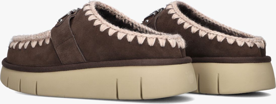 bruine mou pantoffels bounce clog metal logo