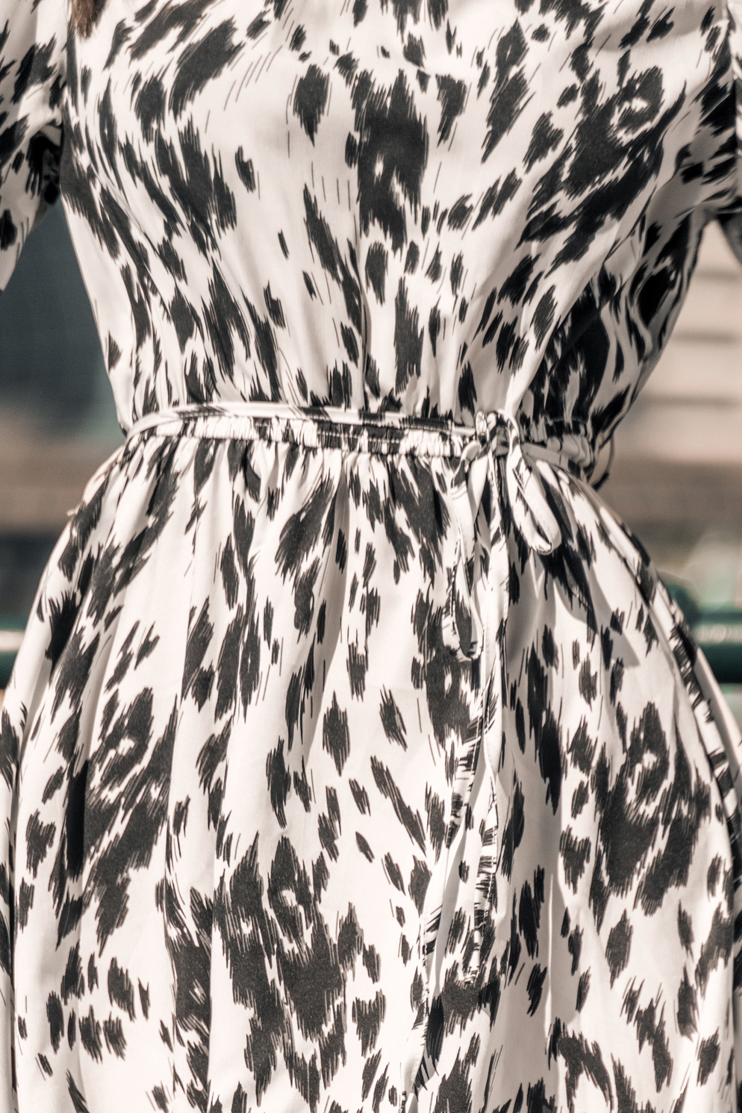 Robe midi à col montant et imprimé abstrait