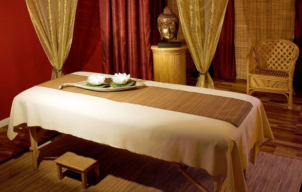 Aromaölmassage in Nürnberg mit individuellem Öl