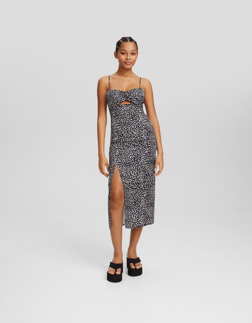 Vestido midi de cetim estampado com alças.
