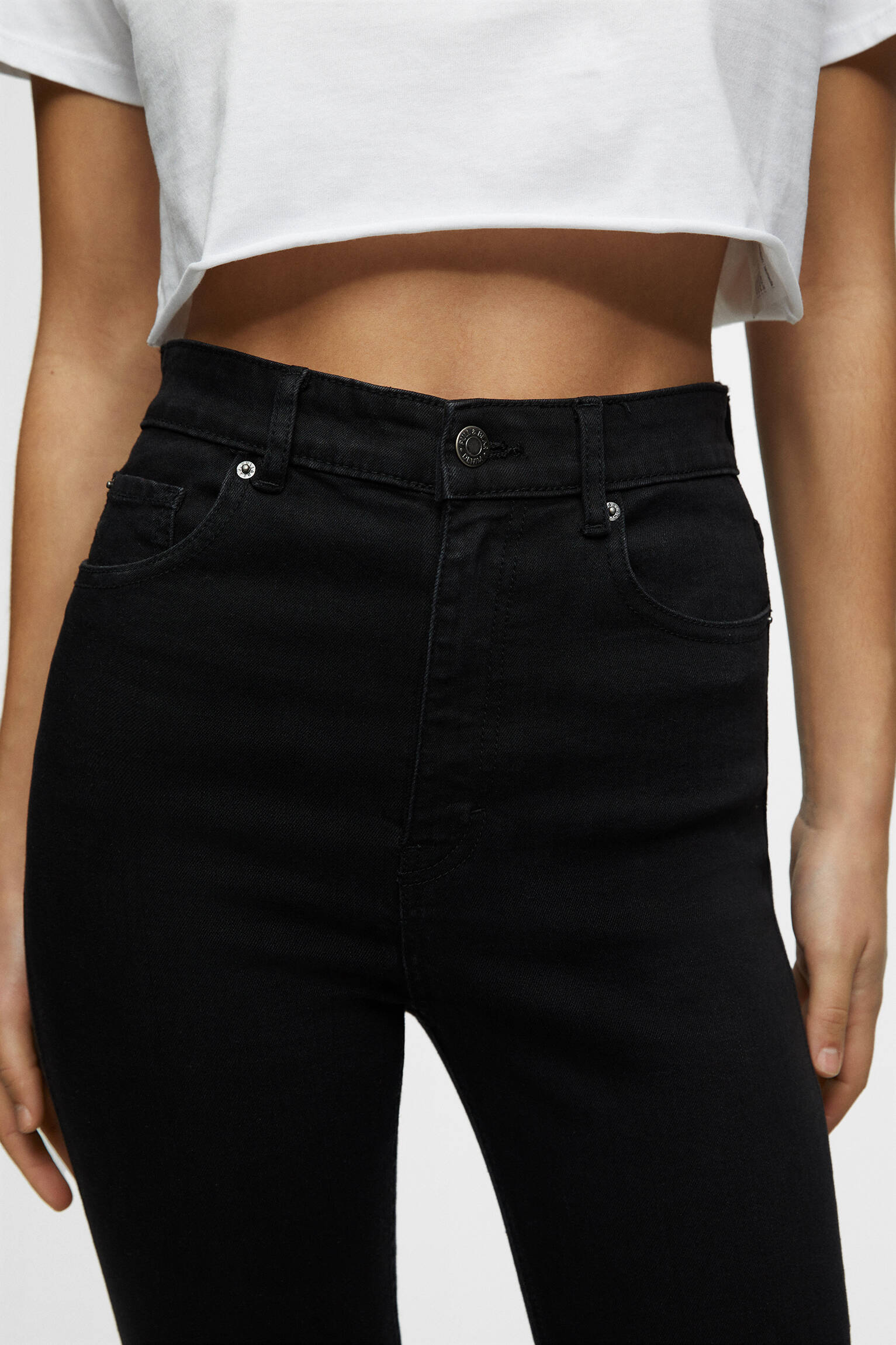 CALÇA JEANS SKINNY DE CINTURA ALTA - PRETA