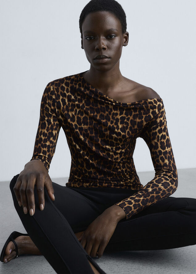 MANGO Asymmetrical neck leopard t-shirt Brown