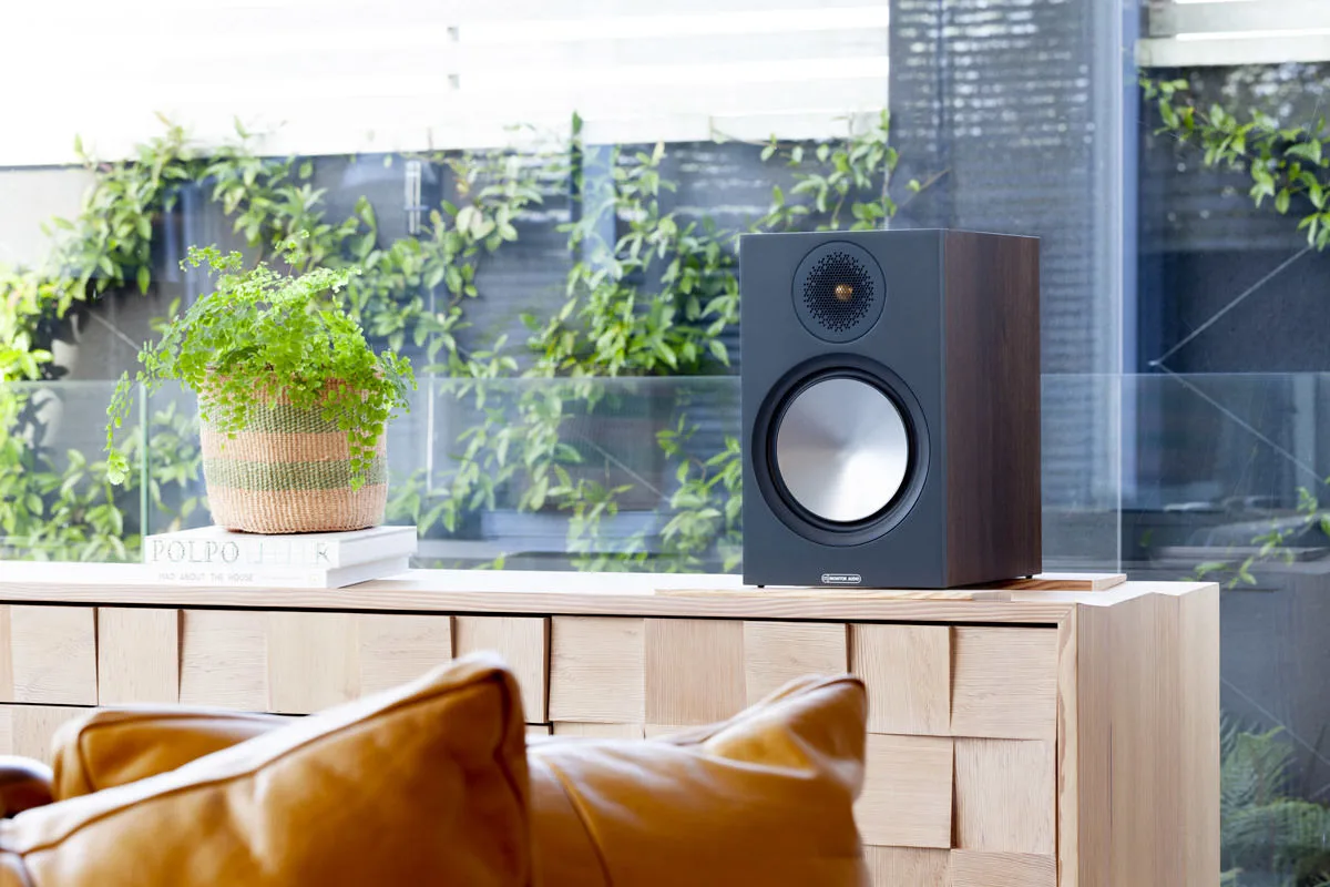 Monitor Audio Bronze 100 Noyer (la paire) Enceintes bibliothèque