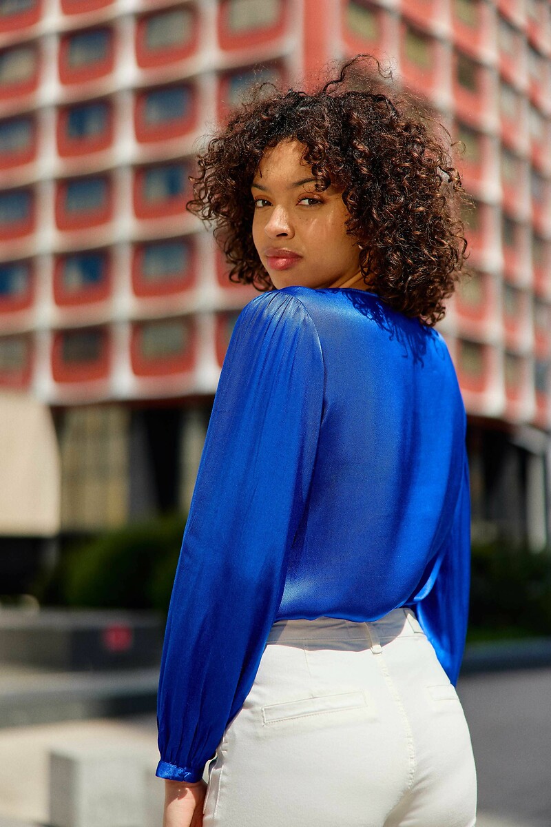 LA PETITE ETOILE<br>Blusa de cetim com mangas compridas BIANCA