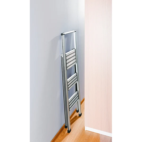 Escabeau pliable 3 marches anti-dérapantes Wenko by Maximex