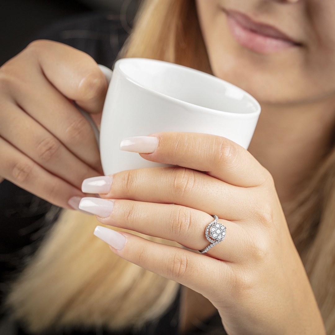 1.01 Karat Diamanten Halo Verlobungsring 750/18 K Weissgold