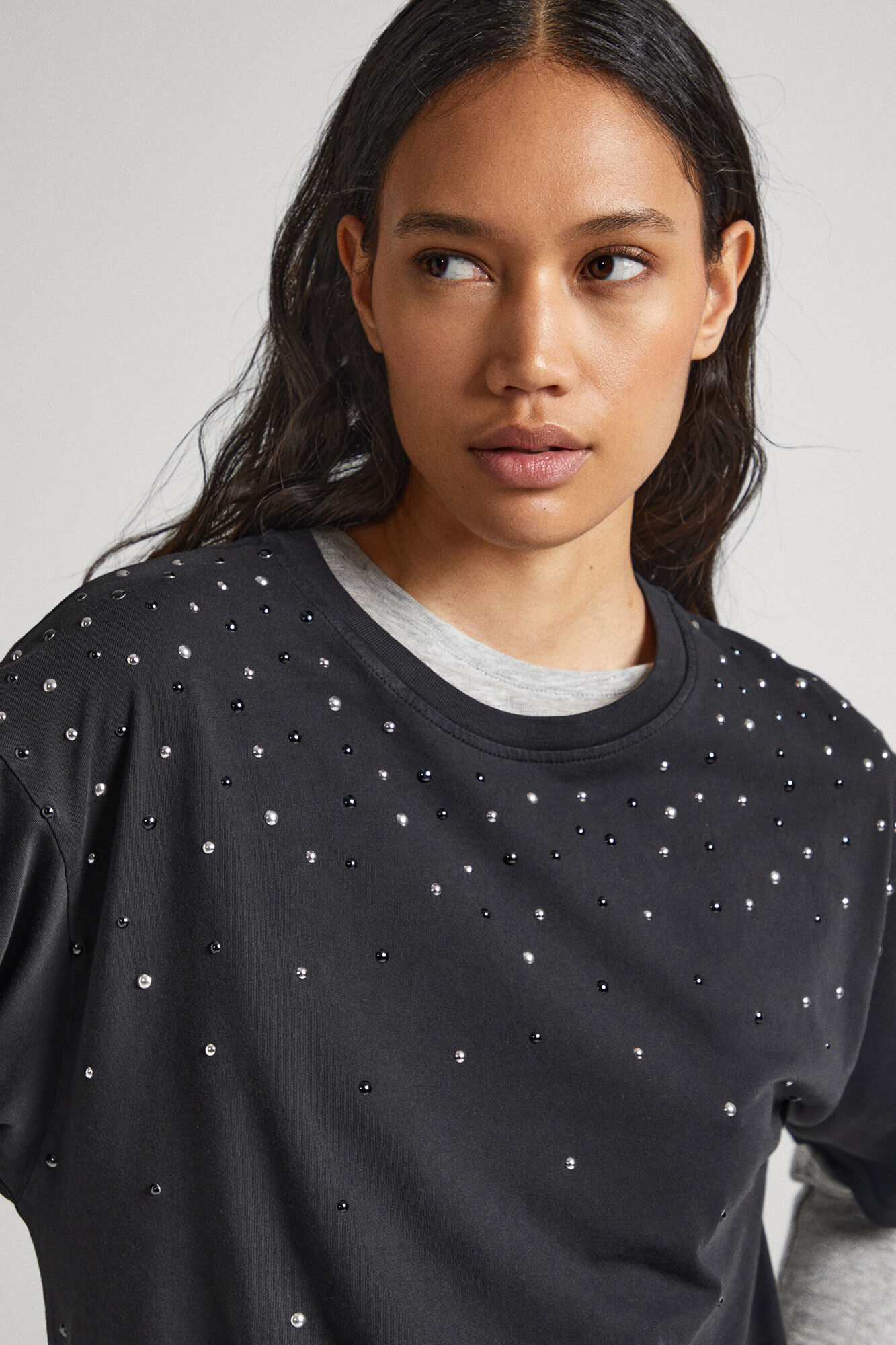 Camiseta com detalhe em strass