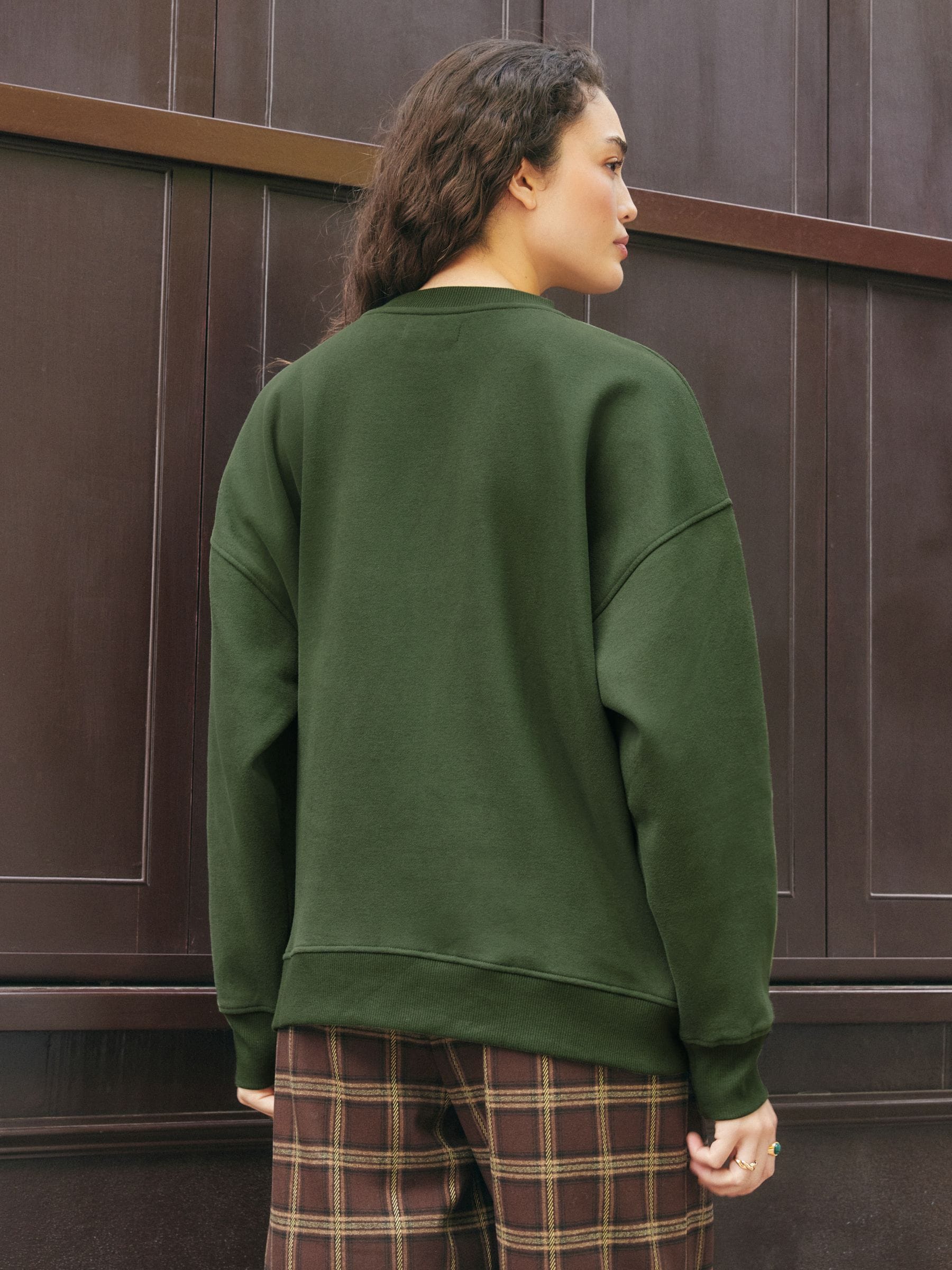 Kakigroen - Supersoft Peached Essentials sweatshirt met ronde hals en naaddetail