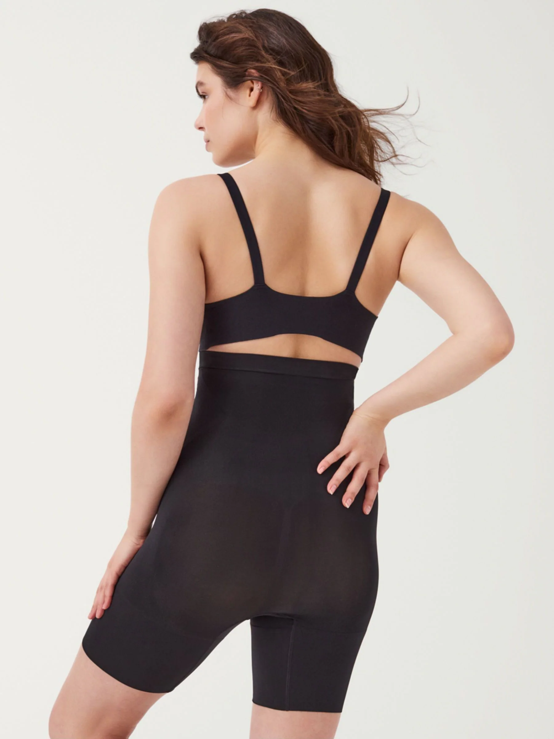 Zwart - SPANX SPANXsculpt™ OnCore short met hoge taille tot halverwege de dij