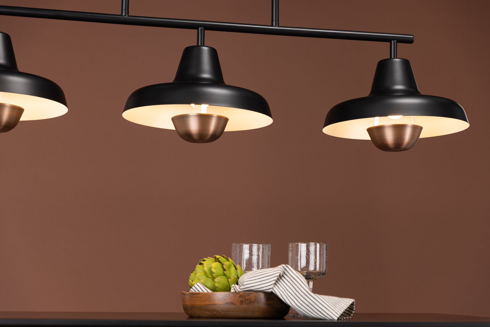 Stoten taklampe Matt sort