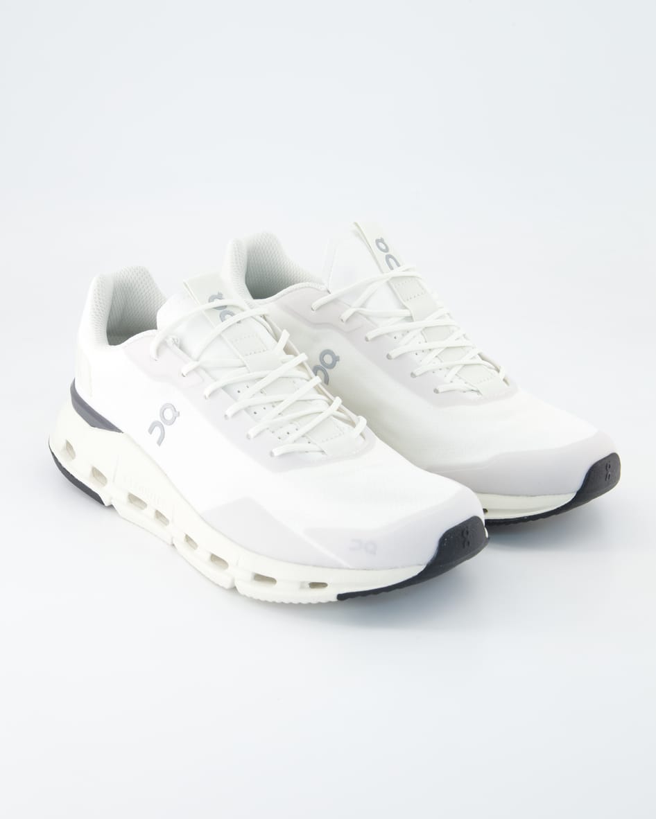ON Running Cloudnova Form Sportschuhe in Weiß