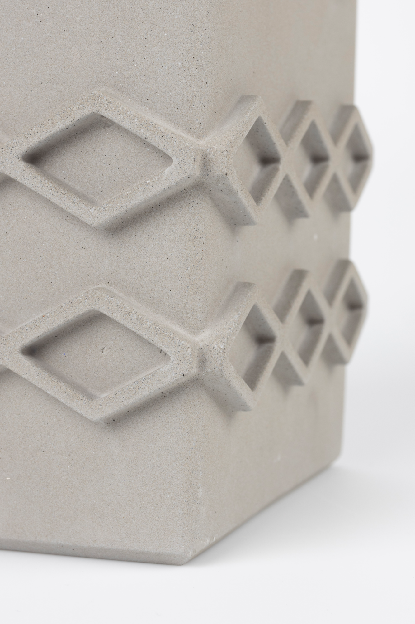 VASE GRAPHIC SQUARE GREY