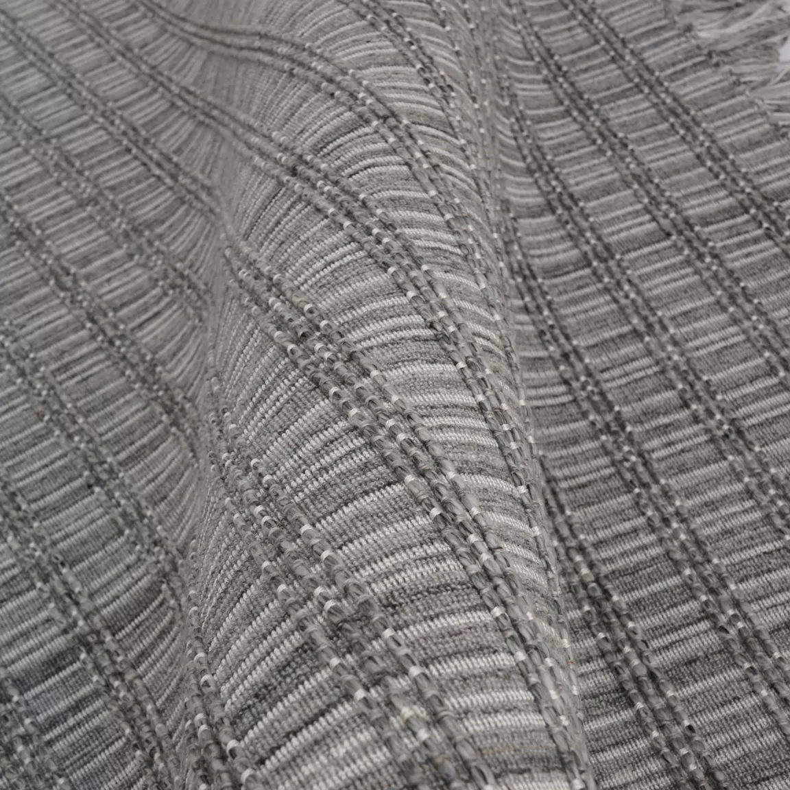 Tapis de salon rectangulaire matière recyclée (140 x 200 cm) Priya Gris