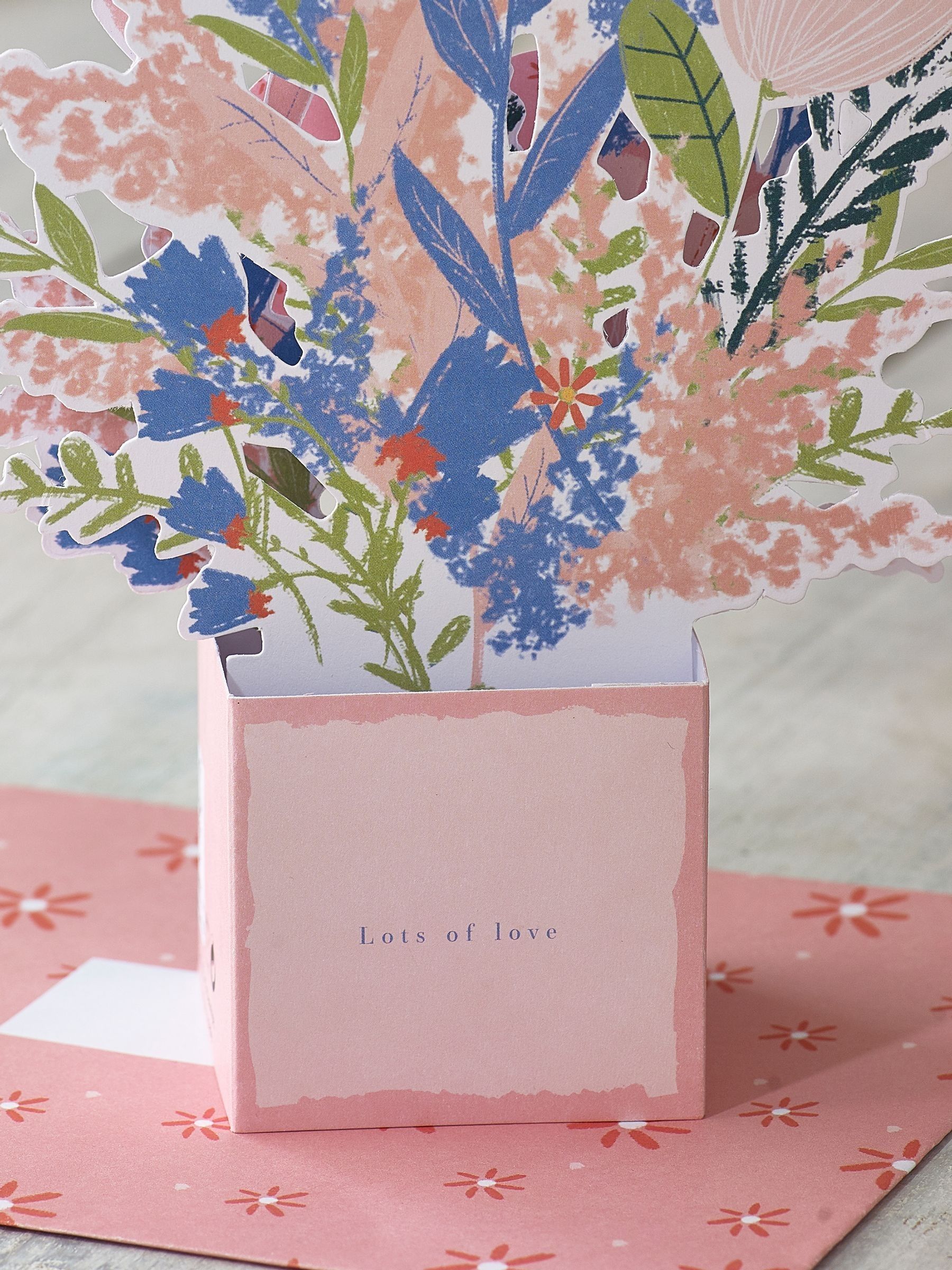 Uitklapbare verjaardagskaart met bloemen