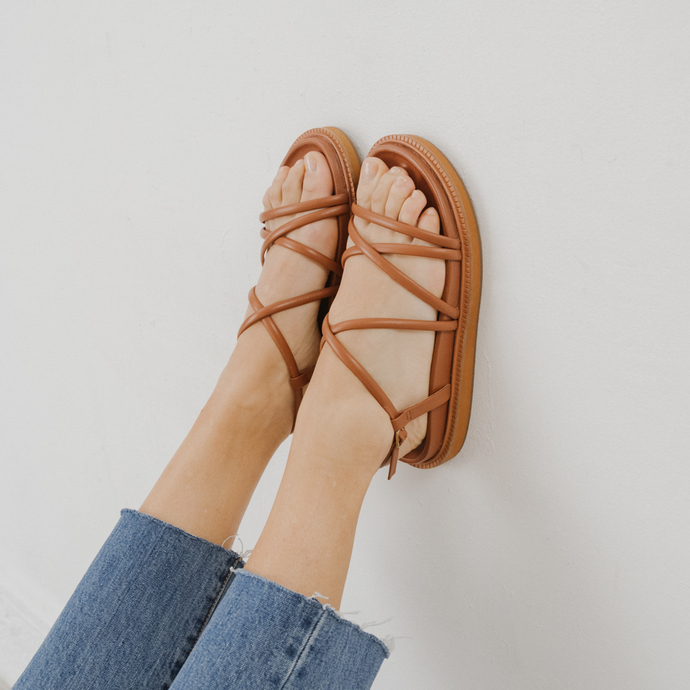 Sandales à brides  en cuir cognac