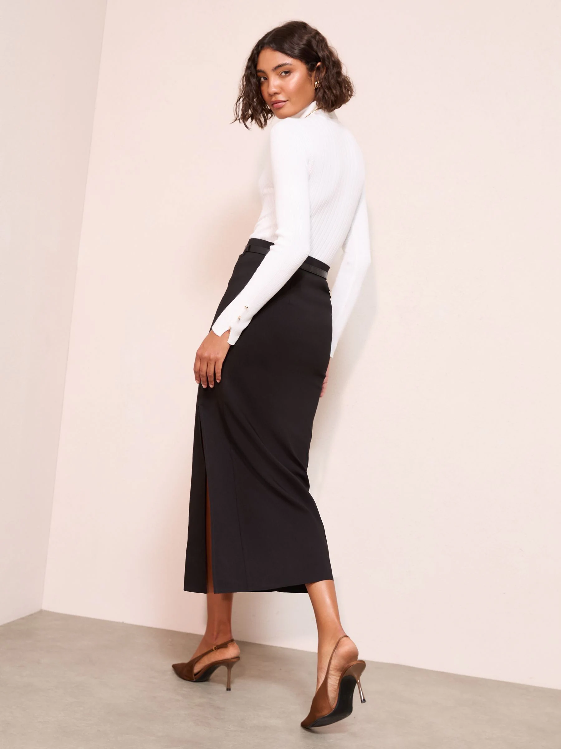 Zwart met riem - Friends Like These - Midi kokerrok