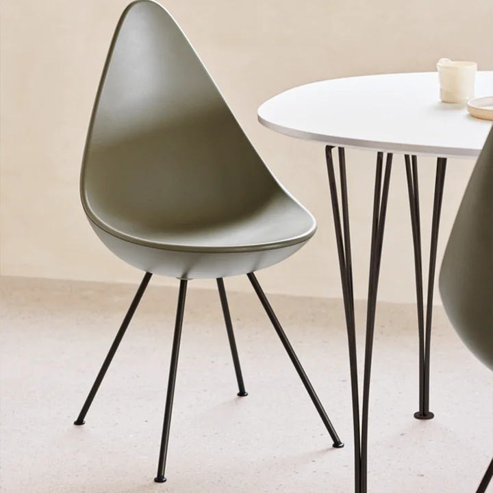 Fritz Hansen - Drop Stuhl, schwarz / schwarz