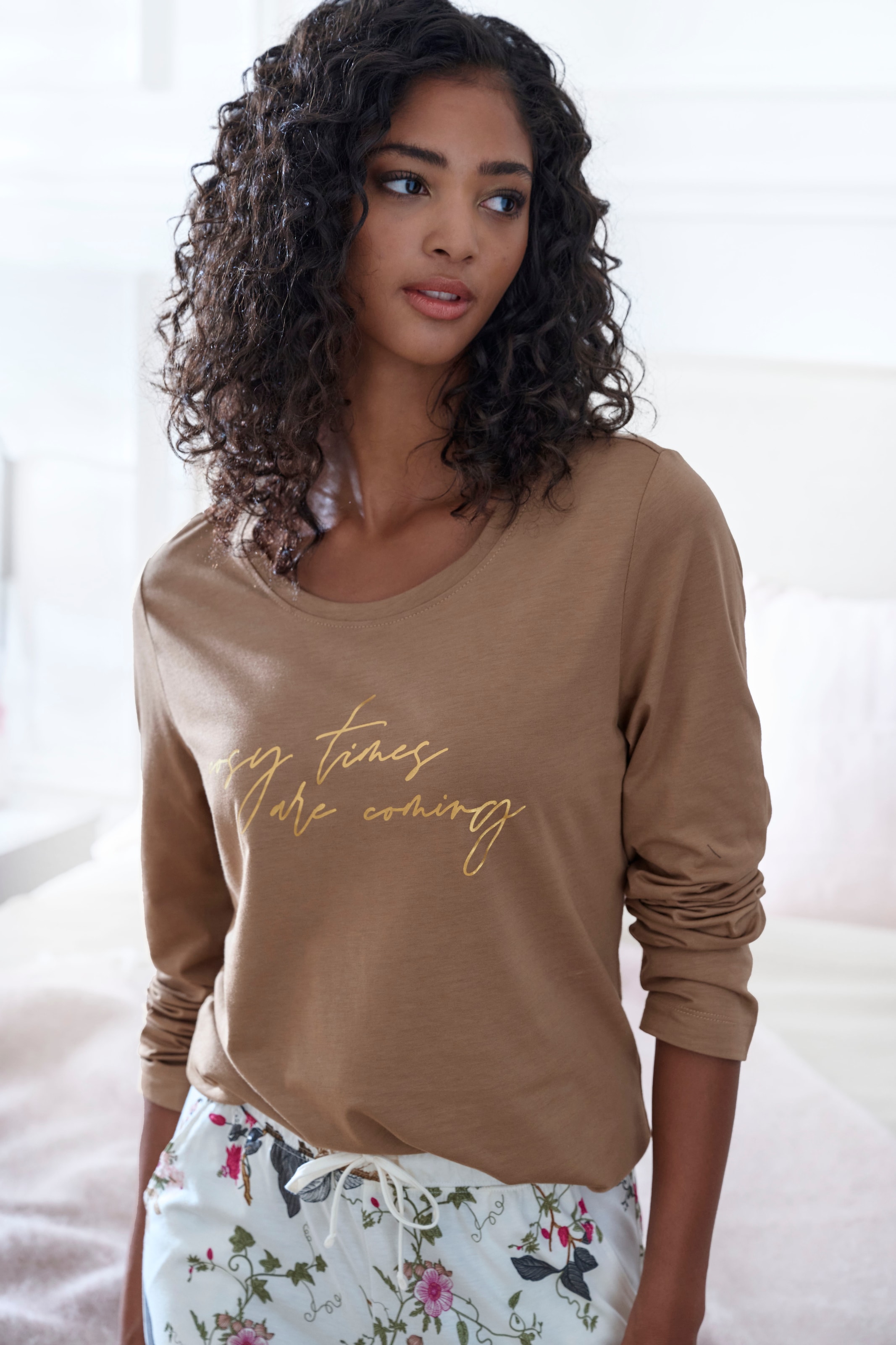 LASCANA Pyjamaoberteil , mit Folienprint
