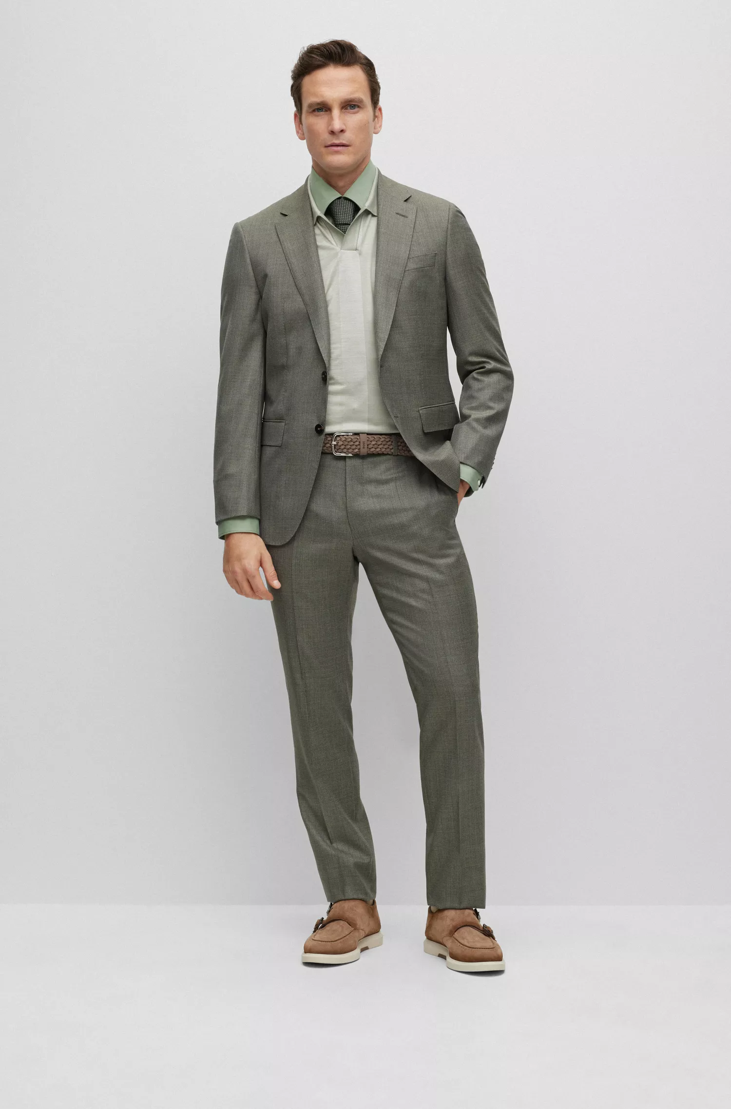 Camisa BOSS cor camelo, corte regular, em popeline elástica de algodão misto.