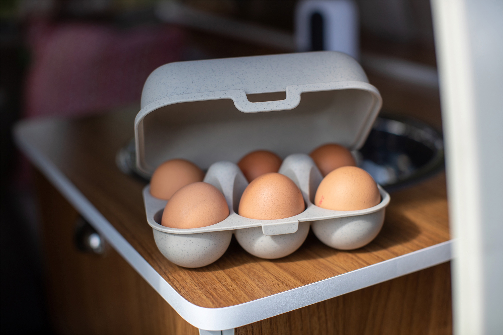 Koziol Eggs to go mini Eierbox für 6 Eier ash grey