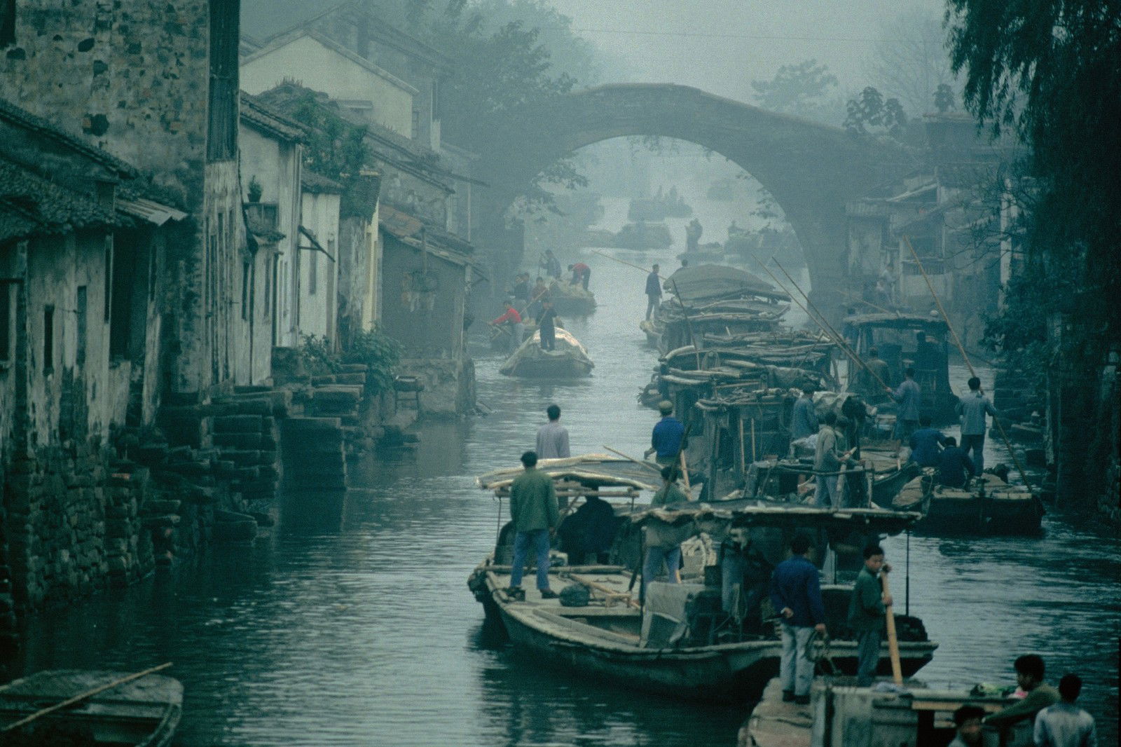 Suzchou, China 1981 by Robert Lebeck - Limited Edition. Edition of: 100. Signed.