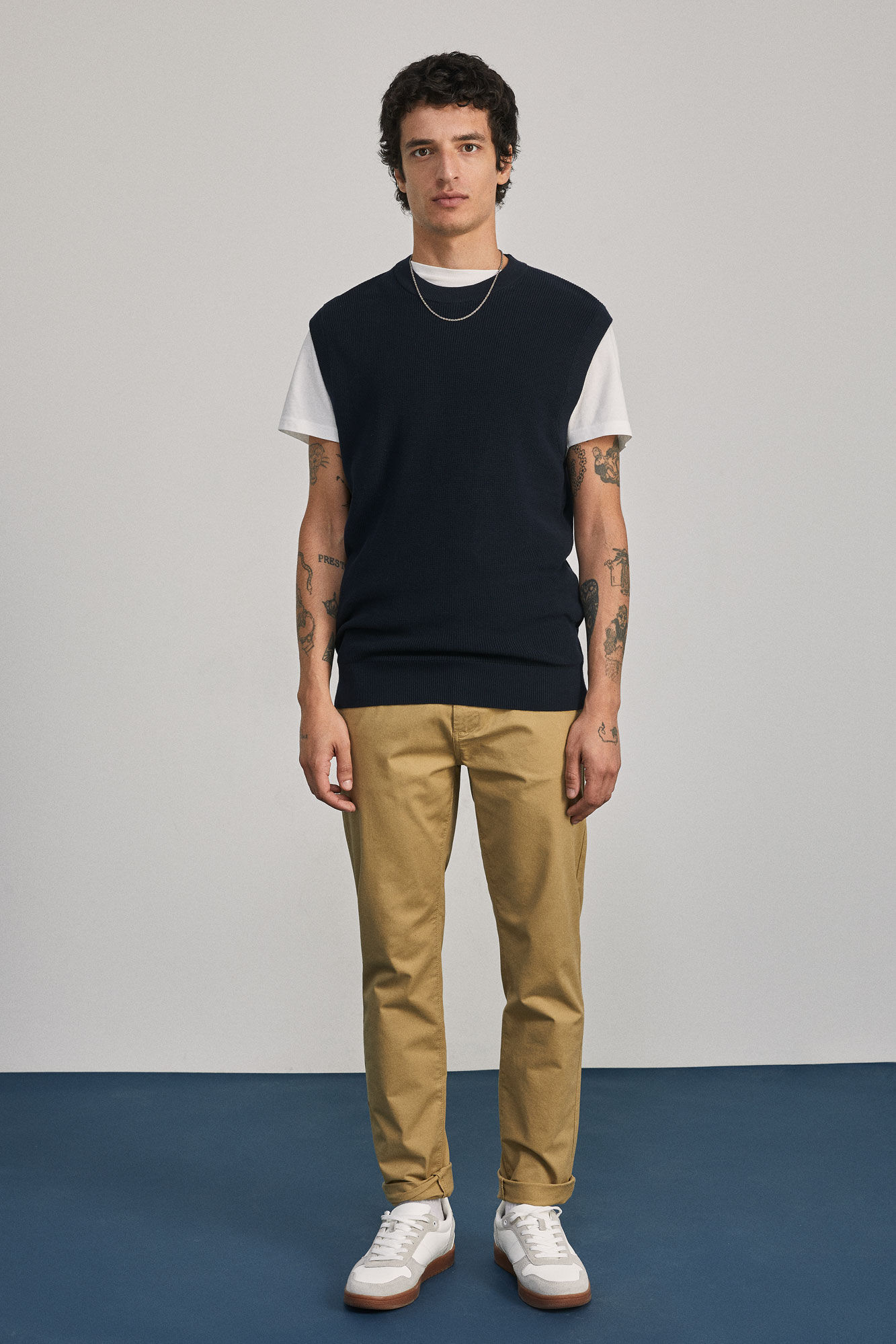 Calça chino slim - dourada