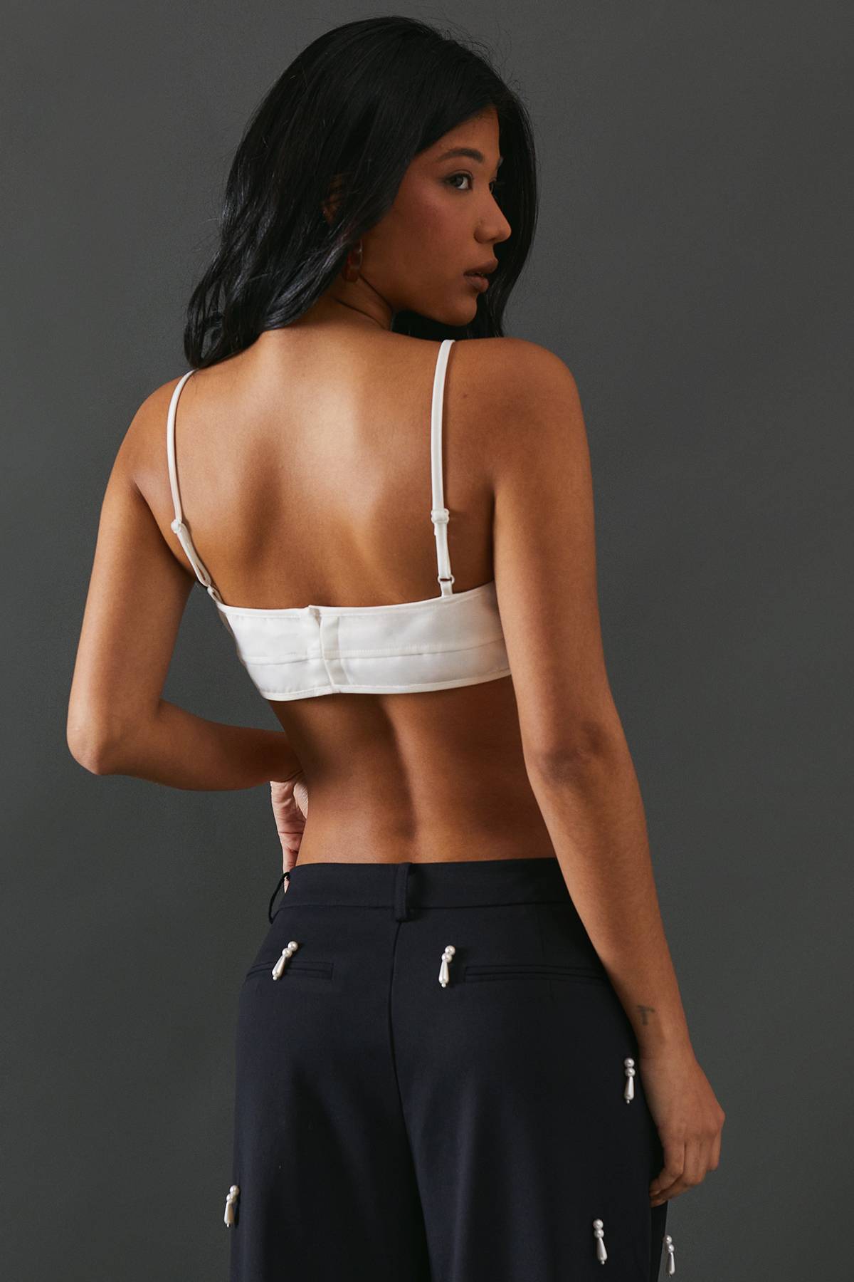 Warehouse Bralette en Satin Épais à Bretelles et Coutures