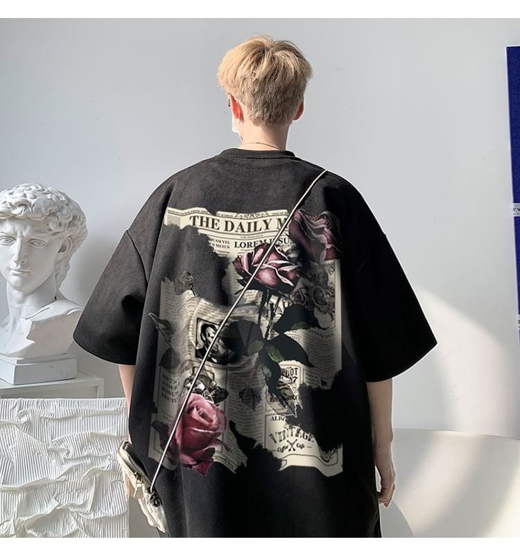 Bay Go Mall - T-shirt met korte mouwen, ronde hals en bloemenprint in krantenstijl